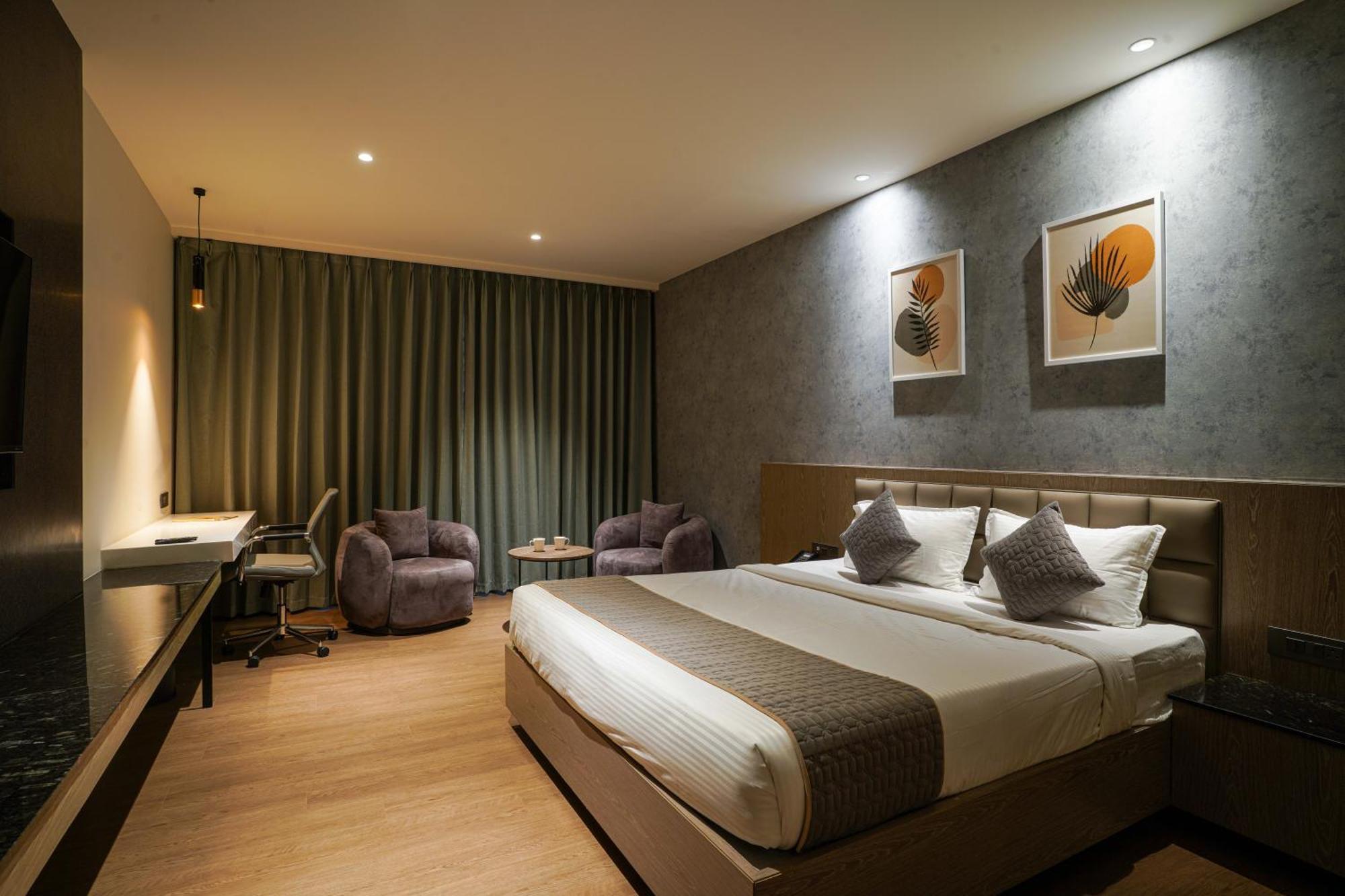 Hotel Tulips Grand Hyderabad Exteriör bild
